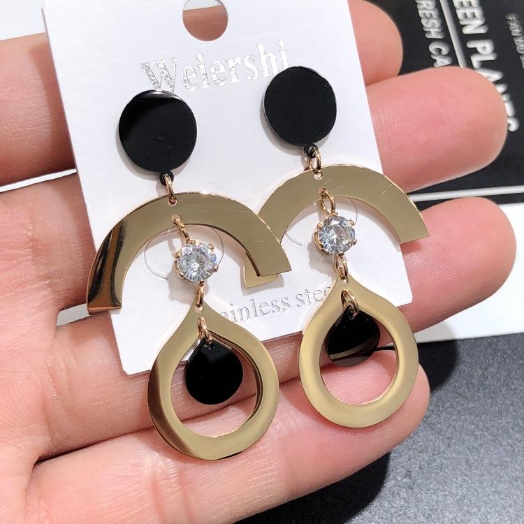 Japanese and Korean 18K Rose Gold Titanium Steel Zircon Stud Earrings, Femininity Simple Four-leaf Clover Black Earrings Internet Celebrity