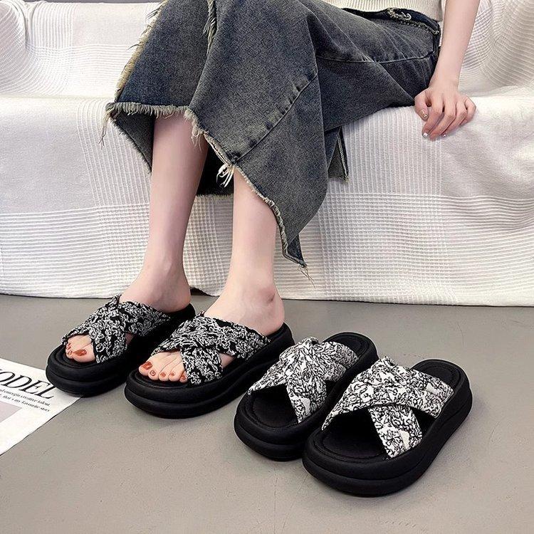 Cool Pantoletten mit dicker Sohle für den Sommer für Damen, Direktlieferung, hochwertige bequeme und vielseitige Ein-Wort-Sandalen