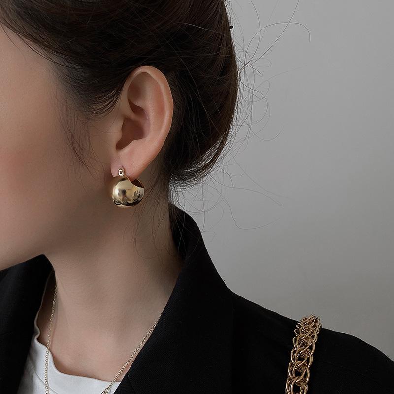 High-End European & American Metal Water Drop Ear Clips - No Piercing, Cool Autumn/Winter Style