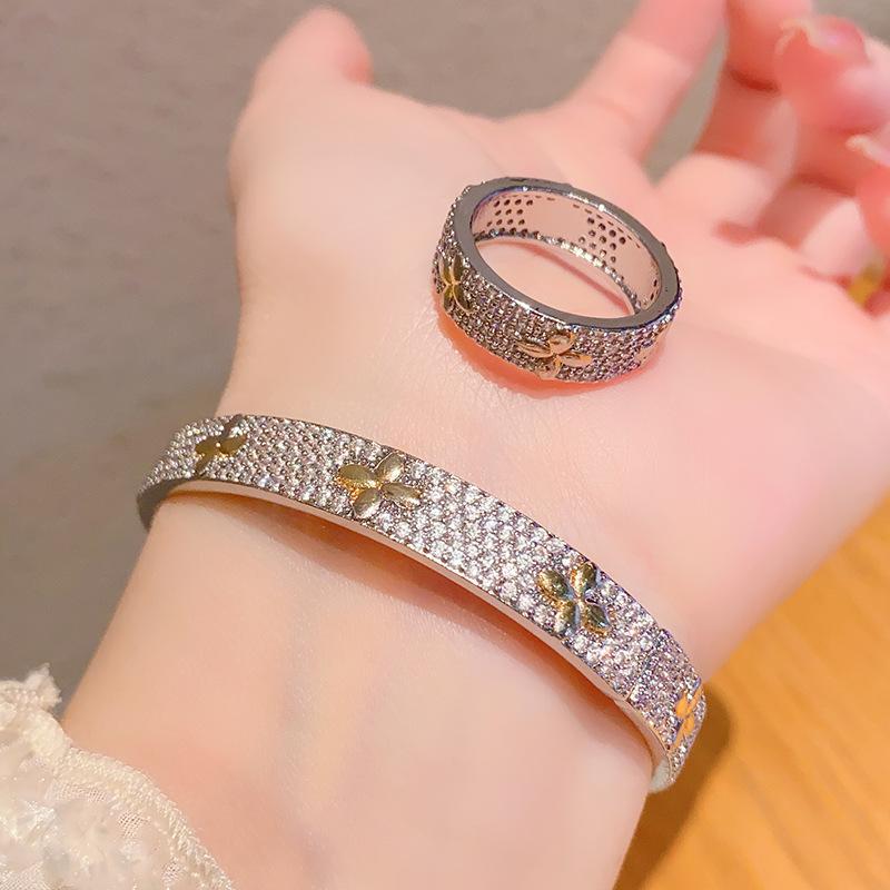 Bransoletka z kwiatem czterolistnej koniczyny, super błyszczący pierścionek z cyrkoniami, zestaw bransoletek, platerowana miedzią bransoletka