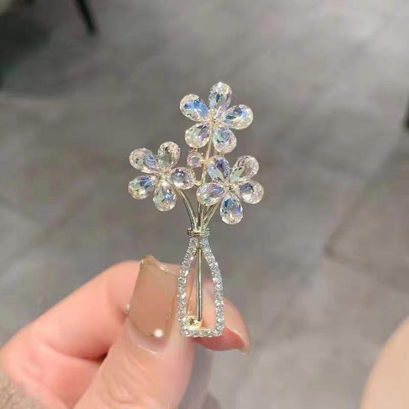 

Glass vase anti-light brooch women s high-end sense high-end personalized pin collar buckle accessories blazer corsage
