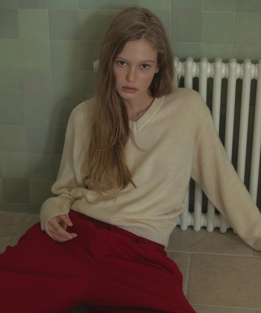 Lonkeu Wool V-Neck Knit (Ivory)
