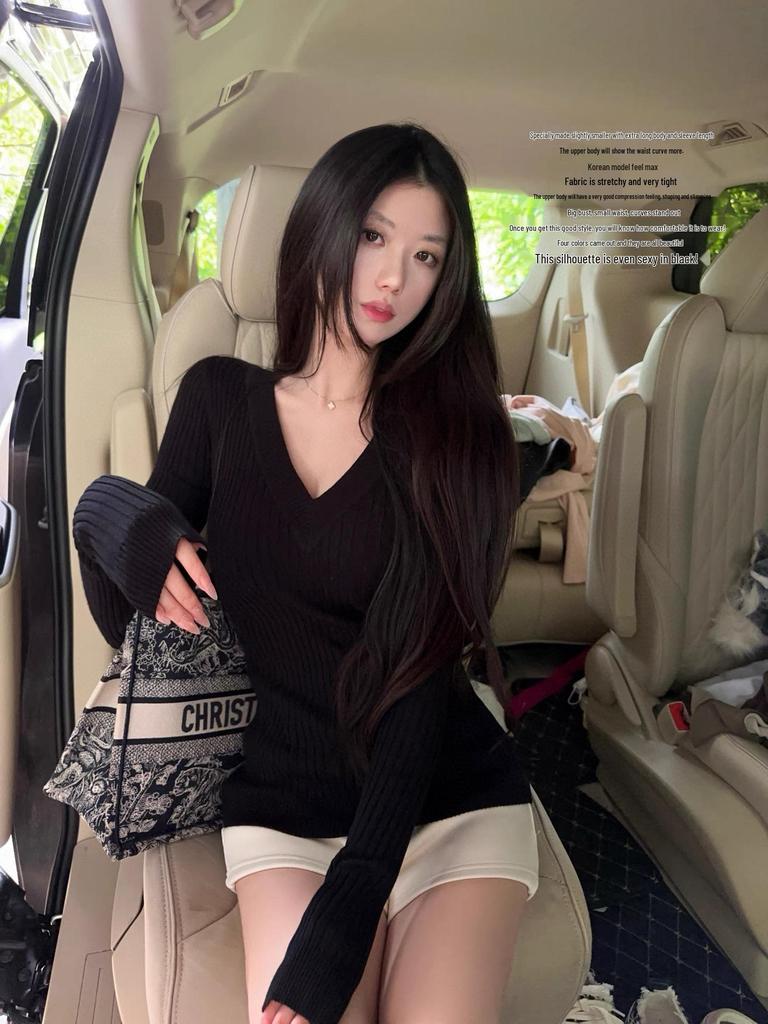 Chic V-Neck Striped Knit Sweater: Autumn/Winter Slim-Fit Long-Sleeve Top