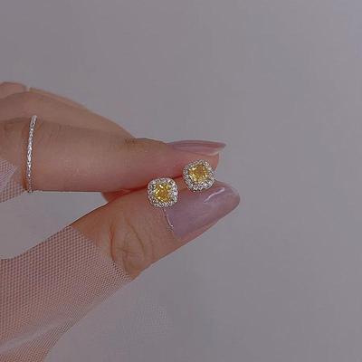Exquisite Zuckerwürfel-Zirkonia-Ohrringe für Damen - Leichtes, luxuriöses und modisches Nischendesign