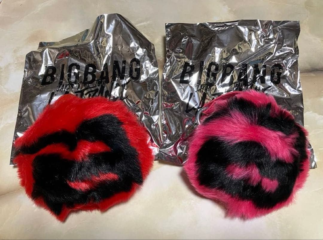 

[USED] BIGBANG Fur Charm Official Jiyong Yongbae