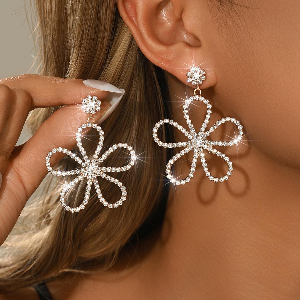 Full diamond trendy sweet and cute hollow out high-quality flower earrings and earrings with accessories
