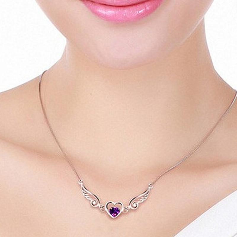 1 heart-shaped pendant necklace