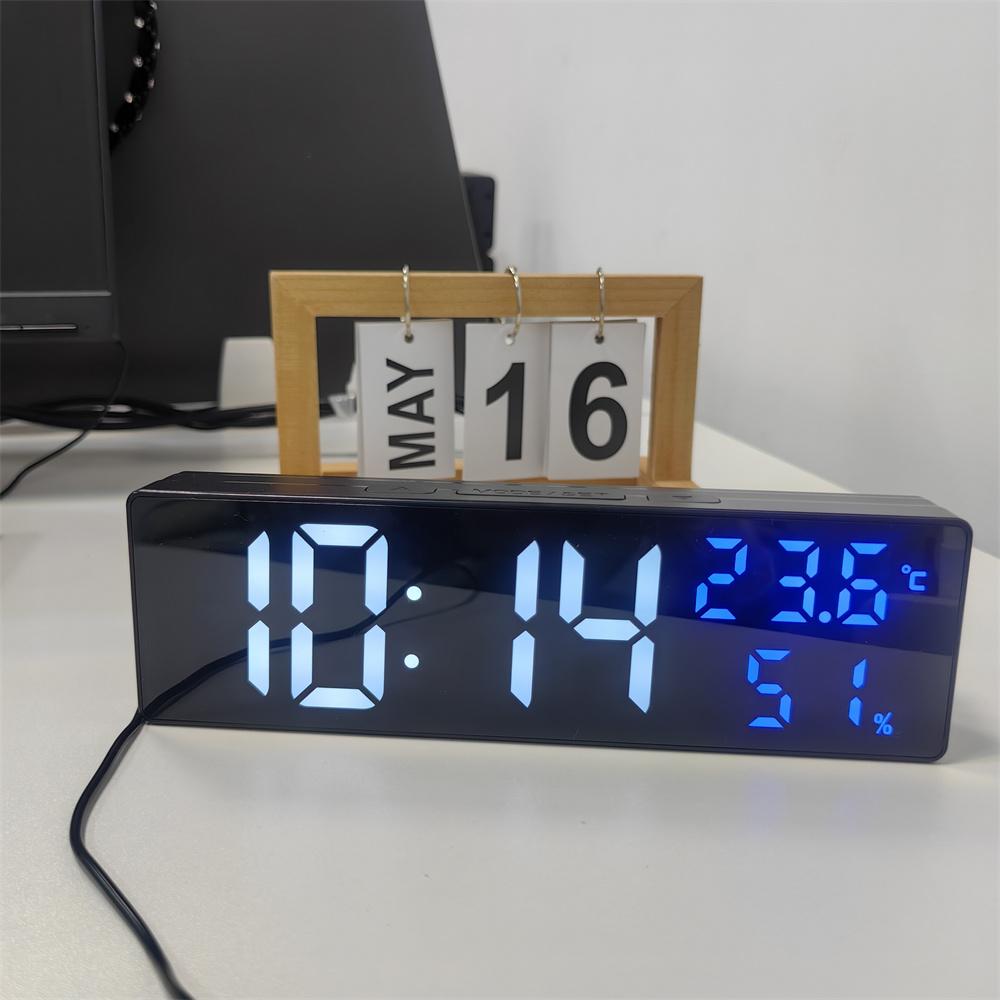 USB-betriebene große digitale Wanduhr TEMP Luftfeuchtigkeit Datum Nachtmodus Helligkeitsdimmung Schlummerfunktion 12/24H LED-Wecker für den Schreibtisch