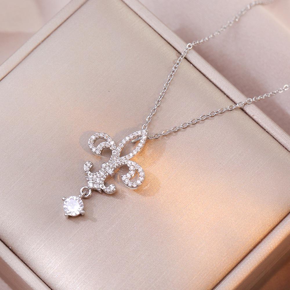 

Женское ожерелье «Королева Ирис»: Трендовый трансграничный стиль с дизайном для меньшинств для стильной ключичной цепочки