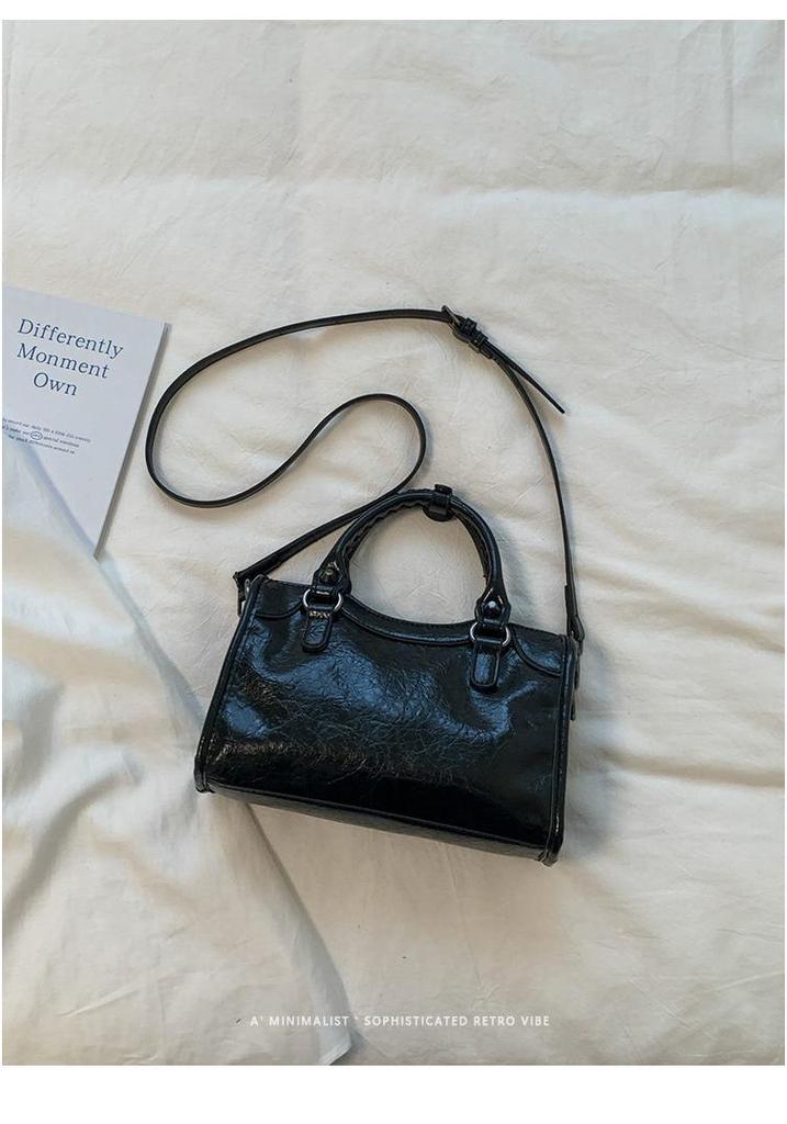 New Rivet Motorcycle Handbag: Trendy French Retro High-End Shoulder & Crossbody Pillow Bag