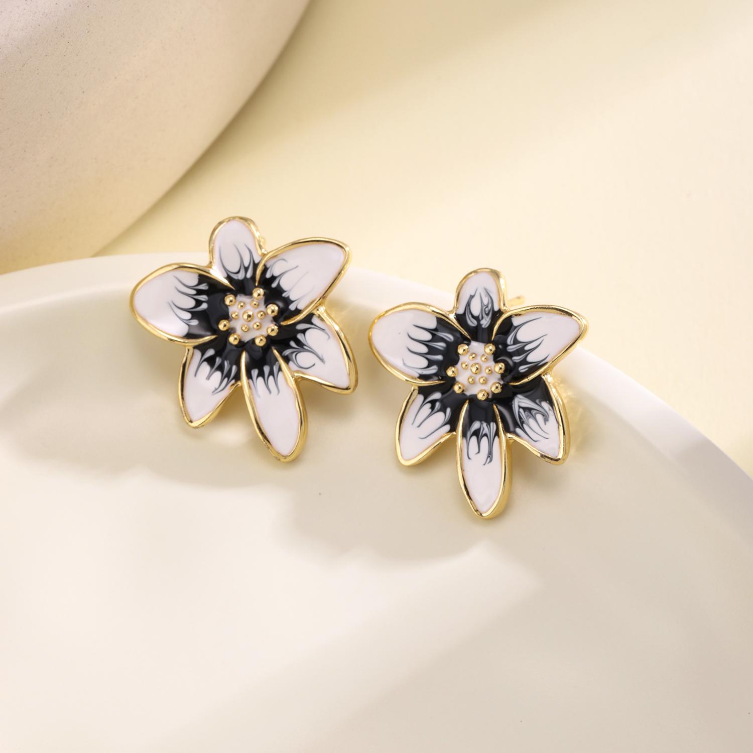 

Nidin Summer Fresh Flower Enamel Stud Earrings 6 Colors Choice French Retro Style Cute Floral Ear Jewelry For Women Girls Gifts чорний