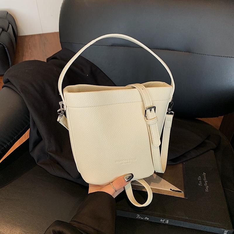 Bag Women's New Versatile Shoulder Messenger Bag Fashionable Commuting Texture Casual Bucket Bag Tide