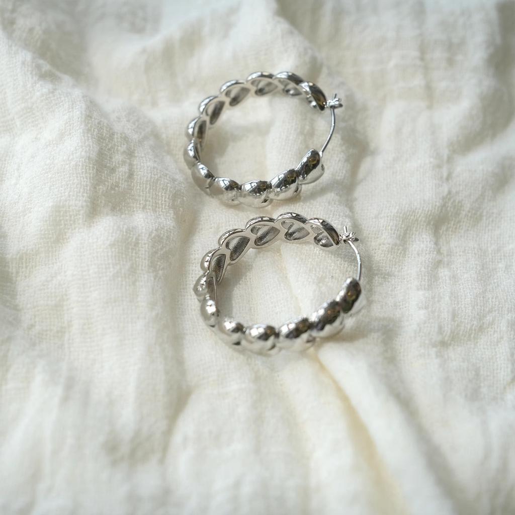 Minimalist High-end Heart Earrings Retro Personalized Sweet Peach Shape Ear Buckle Style Affordable Dainty Women's Daily Earrings