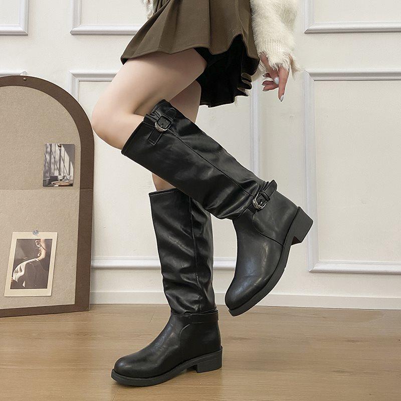 The new large-size belt buckle autumn and winter boots, medium tube retro knight boots, women's 2025 thick-soled knees can't be piled up