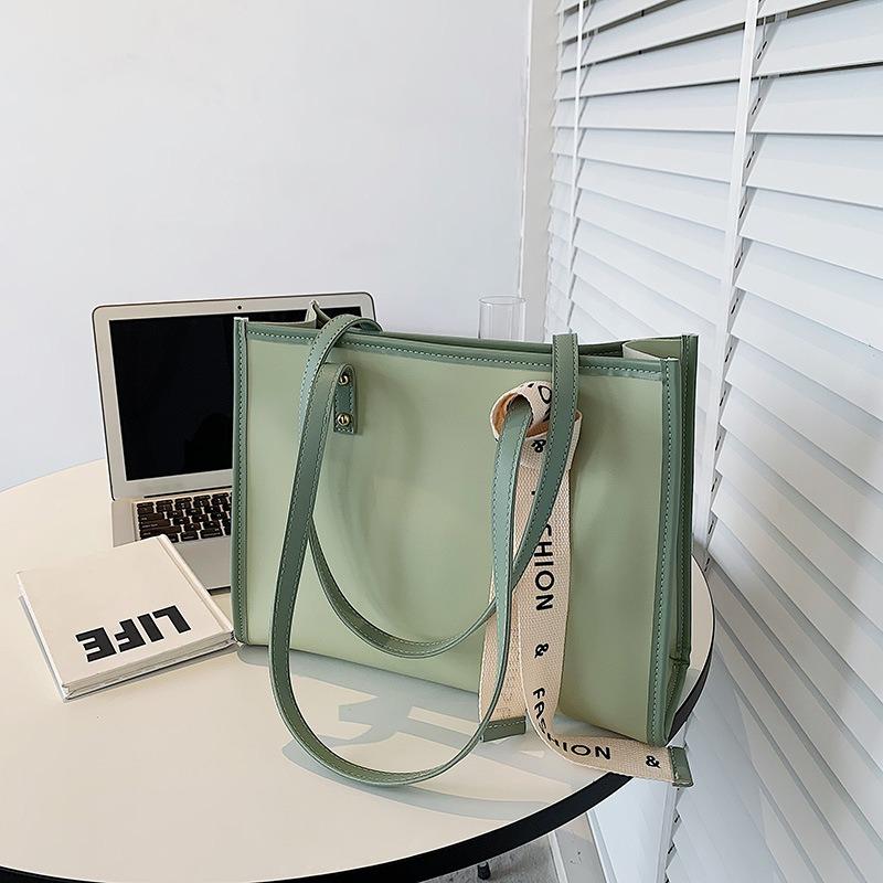 Niche Single Shoulder Big Bag Women's New University Class Tote Bag Versatile Large Capacity Commuter Bag High Sense