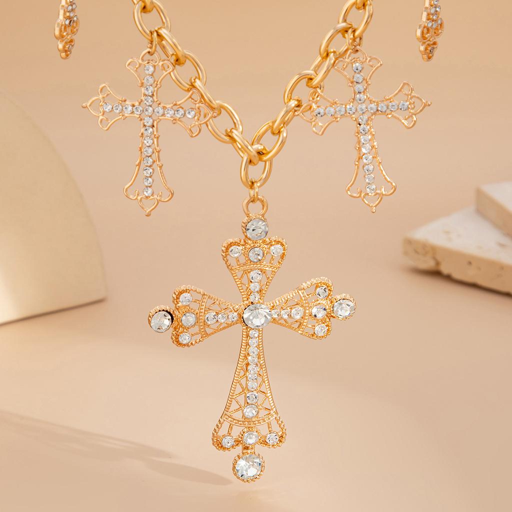 Hip-Hop Punk Style Diamond-Encrusted Cross Pendant Necklace, Fashionable Metal Thick Chain Collarbone Necklace.