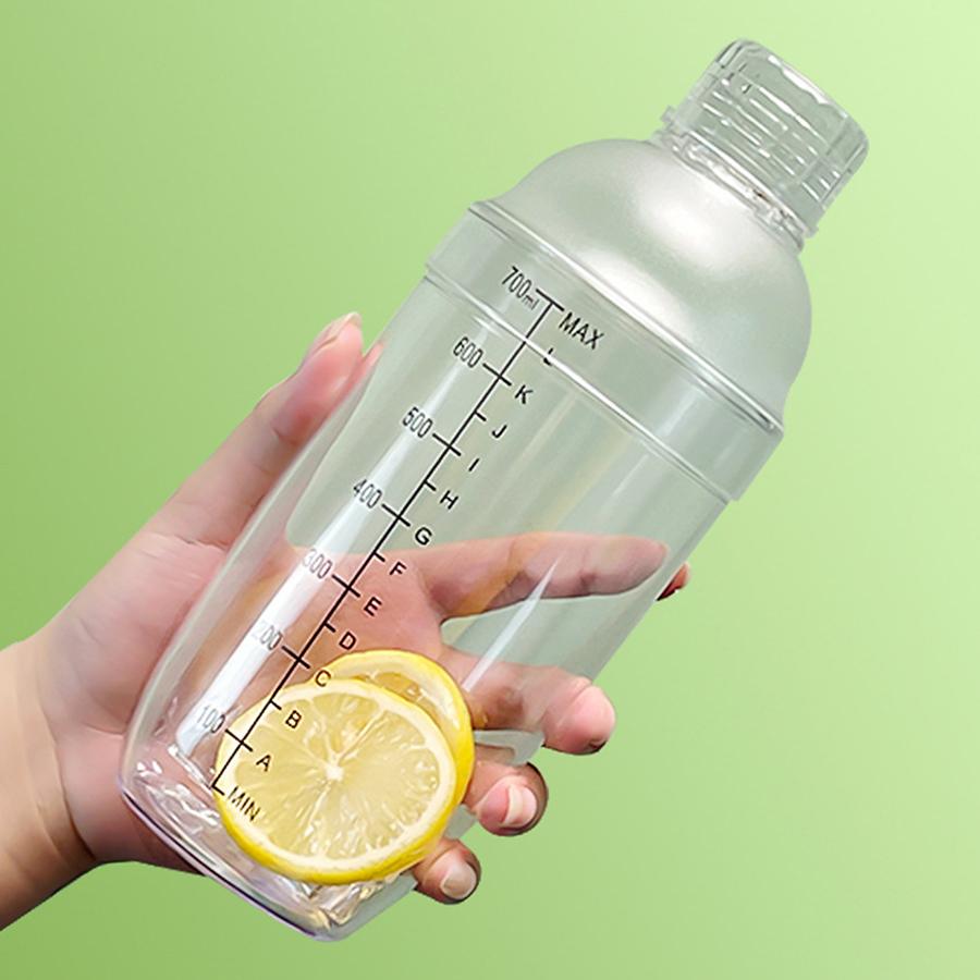 Plastic Cocktail Shaker Drink Mixer Hand Shaker Cup with Scales Boba Tea Shaker Matcha Shaker Cup for Milk Wine Mixing Bar Tool