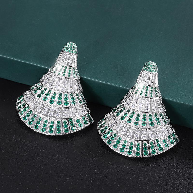 

Ювелирные изделия Медное основание Позолоченные Темперамент Женские серьги Имитация Цветные сокровища Юбка Преувеличенные Большие серьги-гвоздики Полностью в бриллиантах