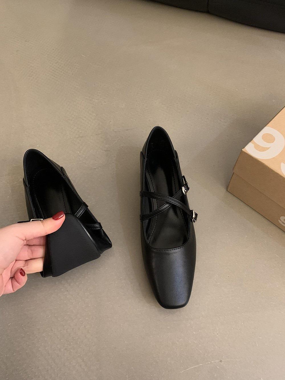 

Корейская версия дизайнерского смысла, легкие туфли-лодочки, маленькие кожаные туфли, женские туфли на толстом каблуке, летняя новинка французского ретро-серебра Мэри Джейн 39 чёрный