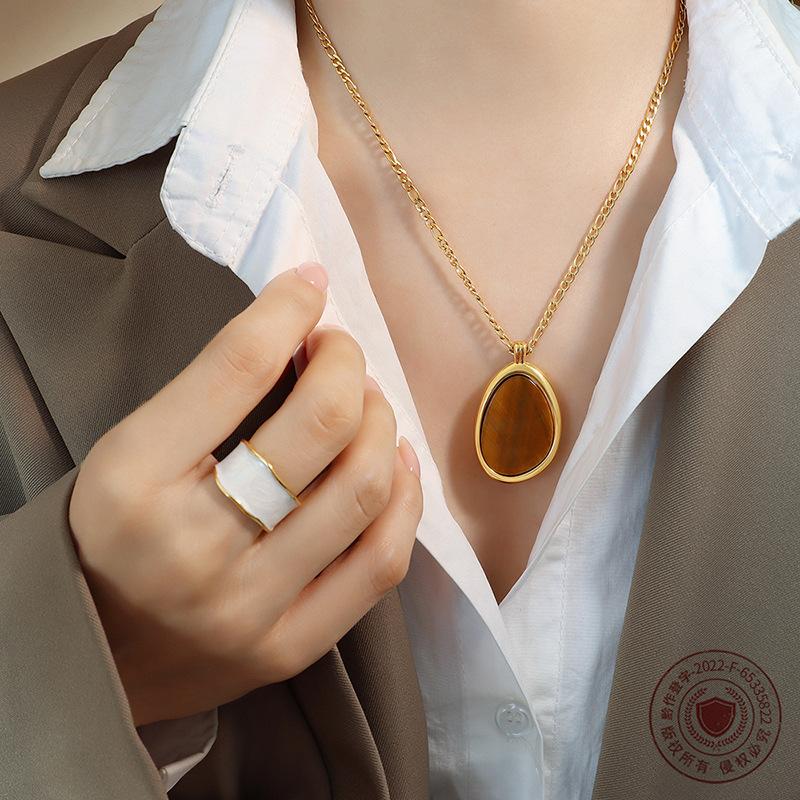 European and American exaggerated water drop-shaped large pendant inlaid with natural tiger's eye stone necklace texture Hepburn style temperament