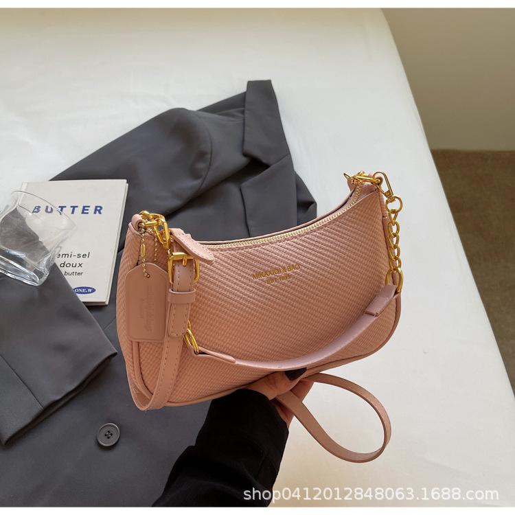 

Высококлассная нишевая сумка женская 2025 новая модная на плечо подмышку сумка-мессенджер женская для поездок на работу цепочка маленькая квадратная сумка розовый