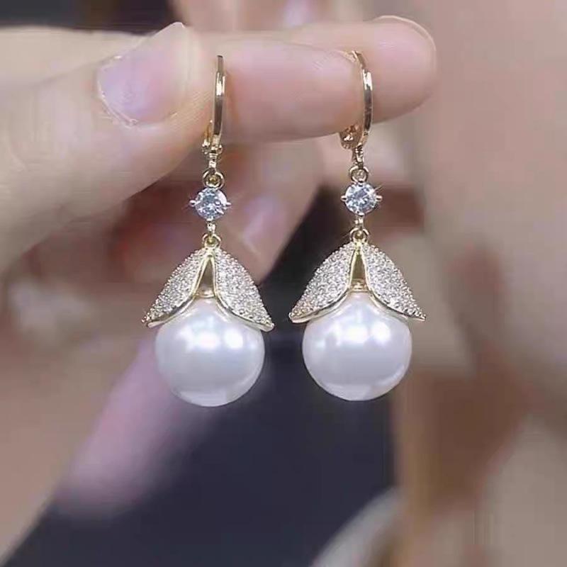 High-end light luxury full of diamond leaves bead earrings design zircon ear buckles niche fashion versatile exquisite earrings