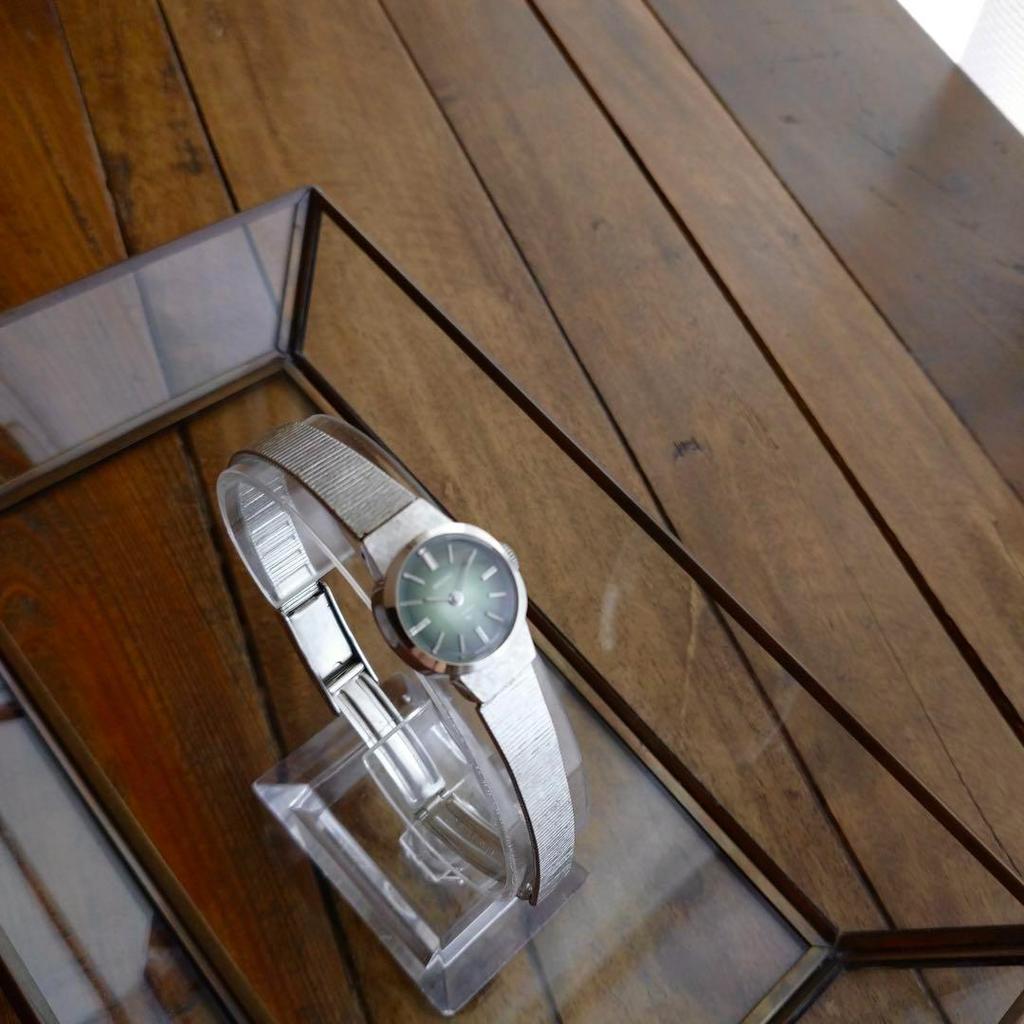 [USED] Seiko Antique Hand-wound Wristwatch In Excellent Working Condition, Gold-plated, Green, and Silver.