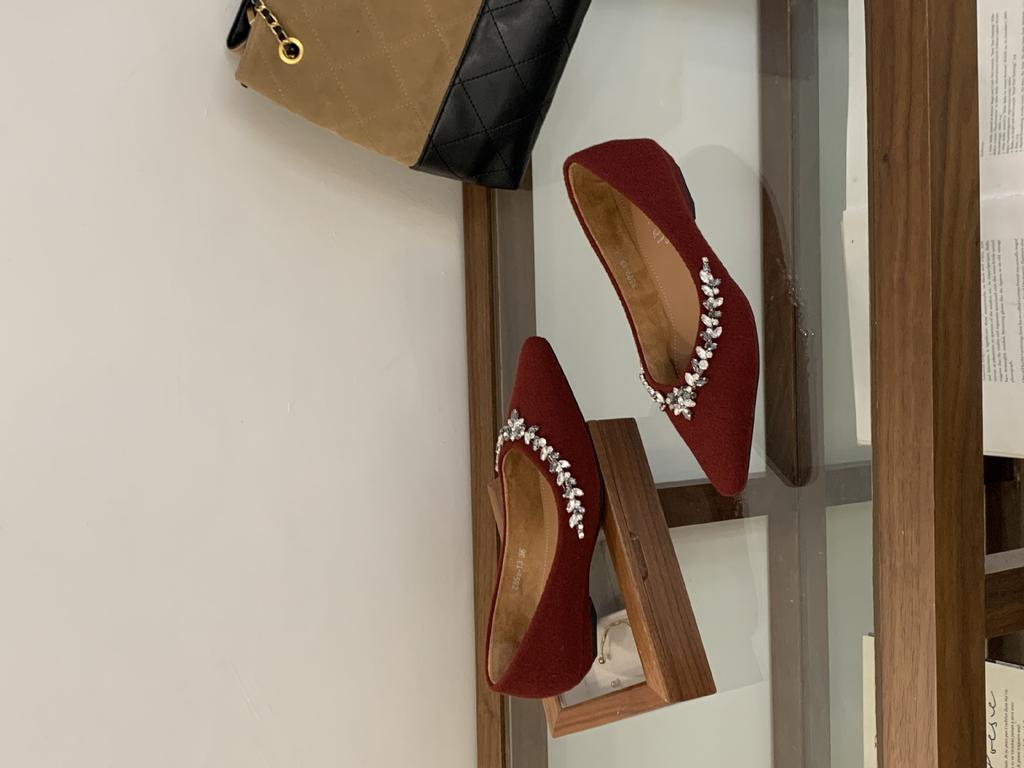 2025 Autumn and Winter New Small Pointed Rhinestone Short Slope Heel Shallow Mouth Commuter Work Women's Single Shoes