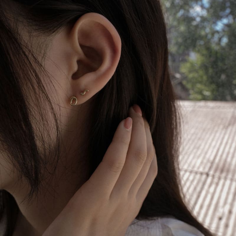 youngglow 14k oval line piercing