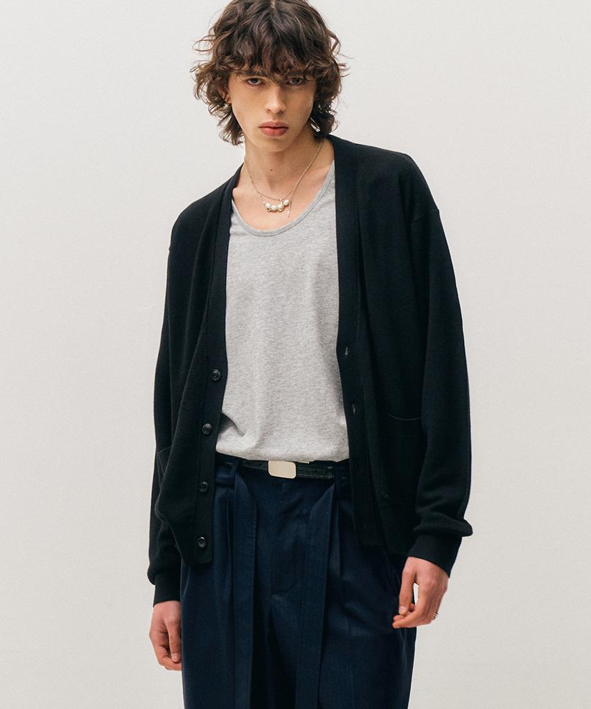 Noirer Essential Loose Fit V-Neck Cardigan (Black)