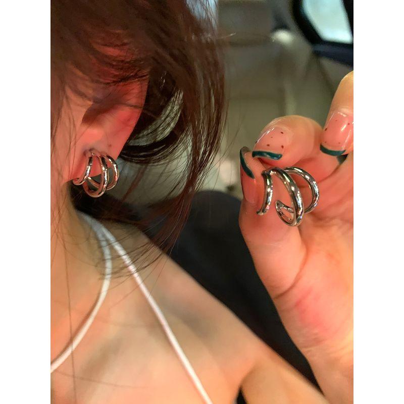 

Stylish Female Elegant Hot-Sale Earrings Pair of silver three-claw earrings