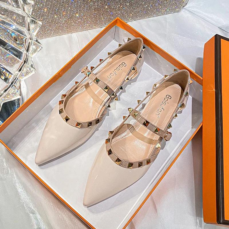 Fashion Women Shoes Rivet Sandals Girl Beautiful Hollow Out Pumps Casual Flat Casual Shoes