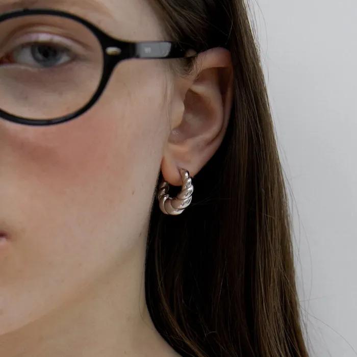 Shell Bell One Touch Earrings M (White) BH7E56741WBXXX