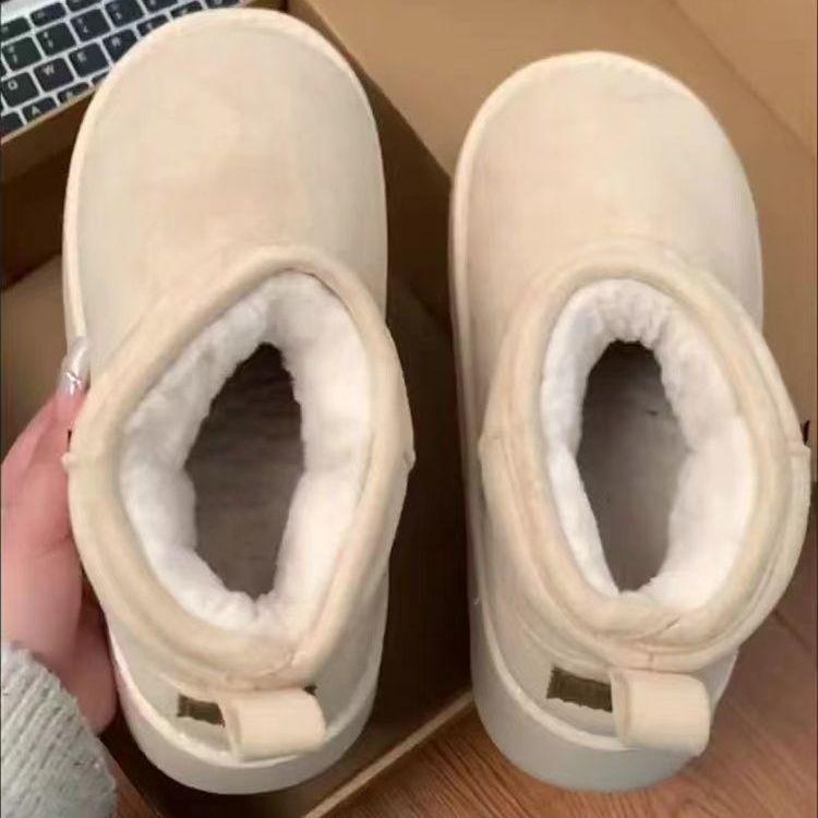 White thick-soled snow boots women's new winter piled thickened short tube fluffy short cotton boots bread shoes