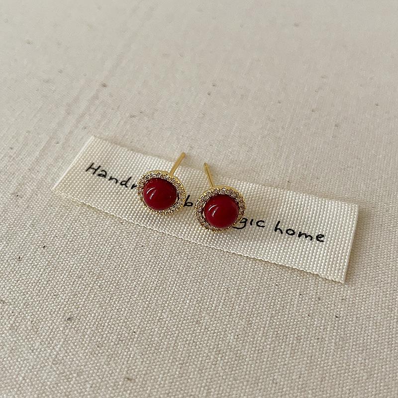 Simple And Compact Ankara Red Zircon Pearl Stud Earrings Women'S French Retro Elegant Fashion Versatile Earrings