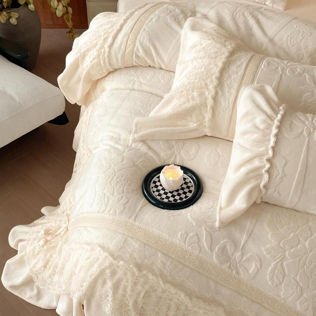 Contemporary Minimalist Carved Milk Velvet Warm Lace Bedding Set