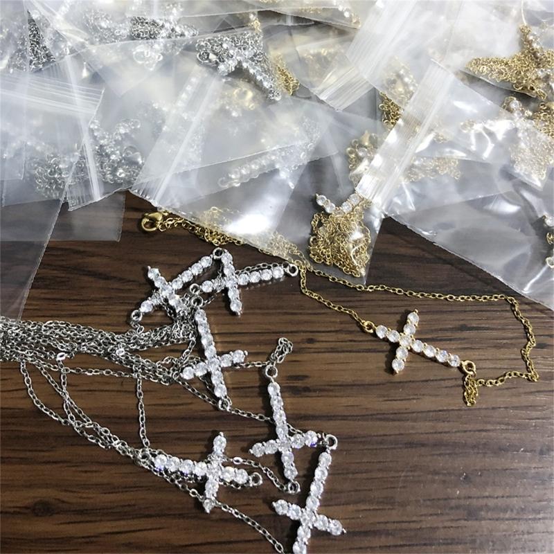 Módní choker náhrdelník s robustním přívěskem s křížky z nerezové oceli, šperkový doplněk pro trendy ženy a dívky