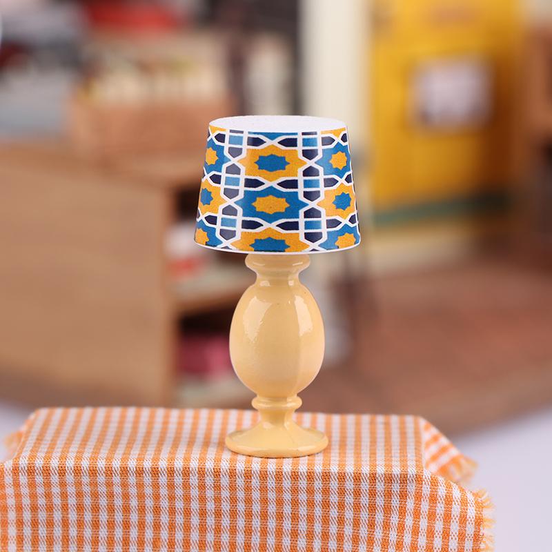 

1:12 миниатюрных настольных ламп для кукольного домика, модель для изучения, мебель для кукольного домика, украшение для микросцены, световое украшение, игрушки для ролевых игр A3