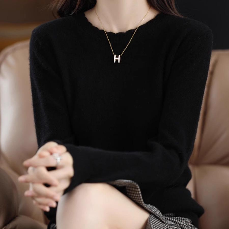 Dámský ležérní krajkový svetr s kulatým výstřihem, slim fit, s dlouhým rukávem - Měkký úplet Kolekce podzim/zima 2024