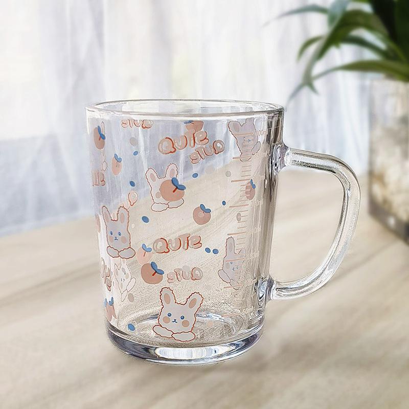 Cupa de lapte drăguță din sticlă cu pai de desene animate, cu capac și linguriță, cadou personalizat.