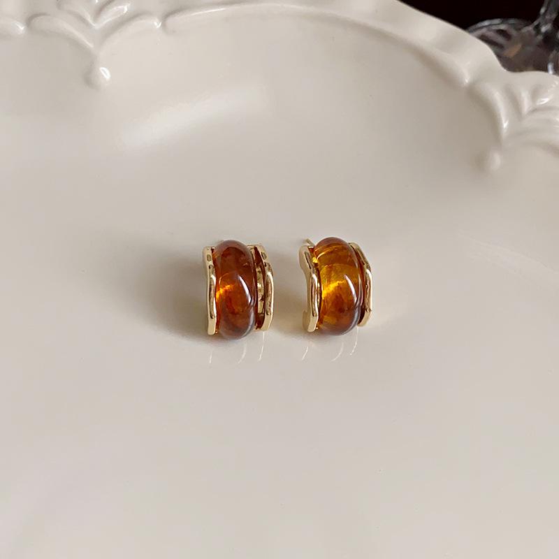 Retro Silver Needle Heart Stud Earrings: Luxury Fashion Design for Women