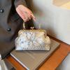 Elegante bestickte Umhängetasche mit Kettenverschluss