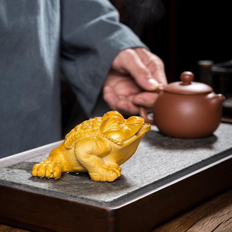 Color Changing Golden Toad Tea Pet Ornament,Lucky Chinese Tea Play Purple Clay Table Decoration, Kung Fu Tea Set Accessories