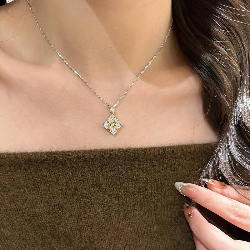 High Quality Snowflake Geometric diamond shape Necklace Fashion Style Light Luxury Elegant Pendant Party Wedding