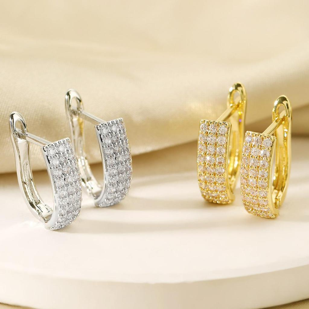 2023 Trendy Hong Kong-Style Diamond Earrings: High-End, Versatile, Casual Luxury for Women.