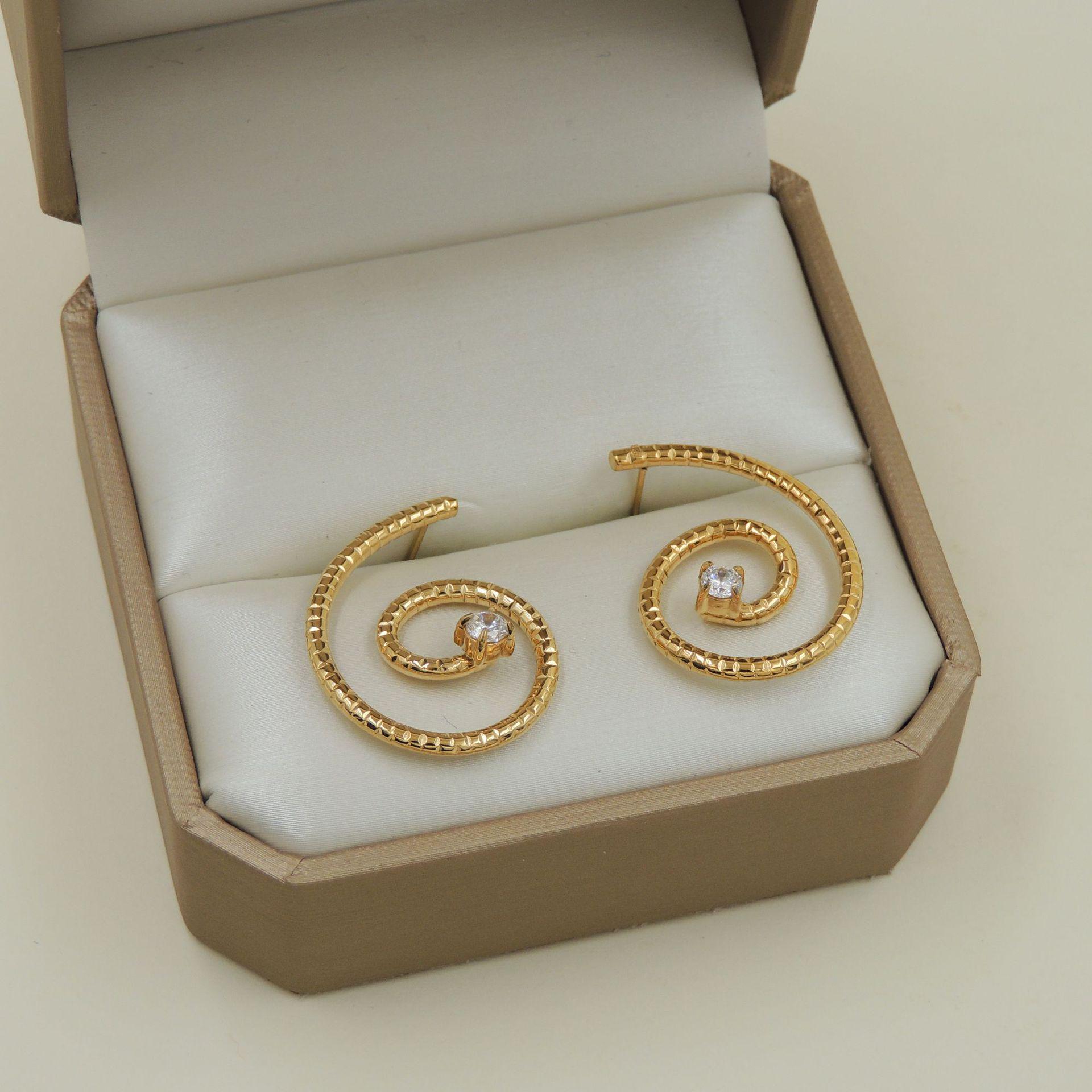 Elegant Spiral Inlaid Diamond Stud Earrings: Light Luxury with Unique European-American Style
