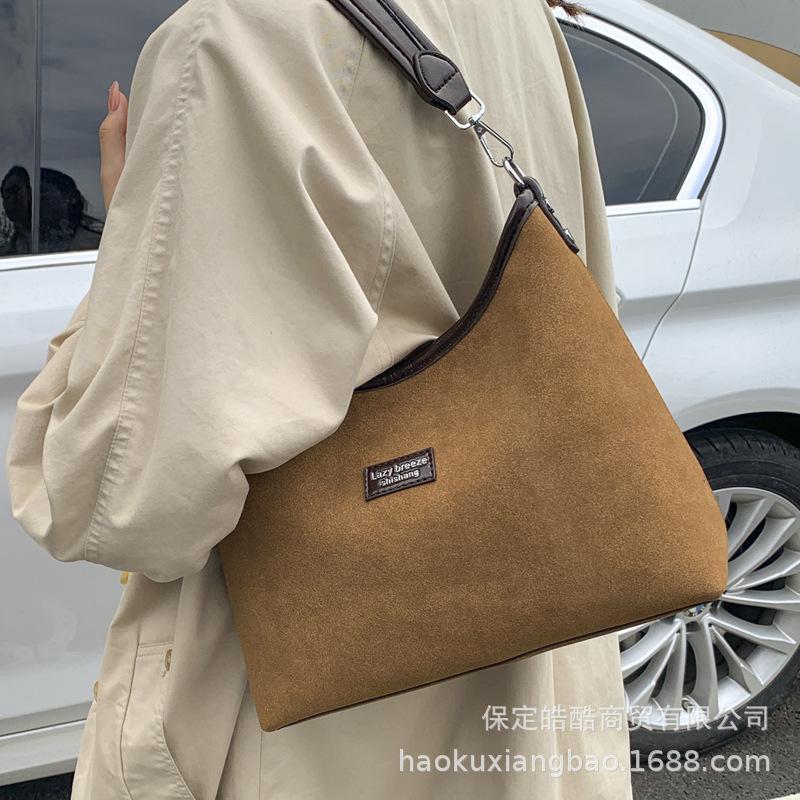 Retro Bag Women's Autumn and Winter 2025 New Versatile Casual Shoulder Messenger Bag Popular Bucket Bag This Year