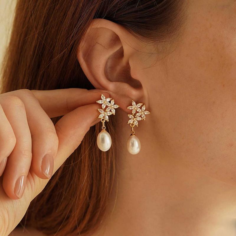 Exquisite Metal Flower Inlaid Zircon Pendant Earrings for Women Elegant White Imitation Pearl Earrings Engagement Party Jewelry