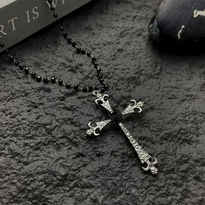 1 Pièce Gothique Long Collier Croix Femme Style Sombre Chaîne Pull Incrustée de Diamants Rétro Cool Chaîne Clavicule Bijou Accessoire
