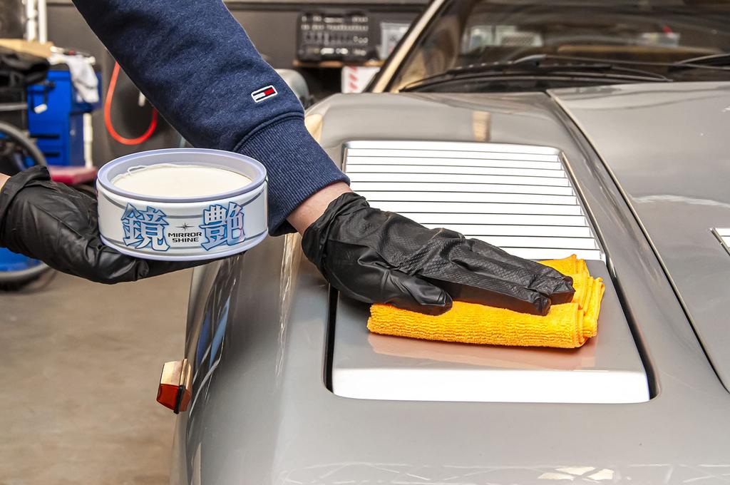 SOFT99 Mirror Shine Solid Wax for Protects and Polishes Automotive Includes Microfiber Cloth Light-Colored Cars, Paint, (Product Code 00373)